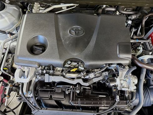 Used 2021 Toyota Camry SE image 38