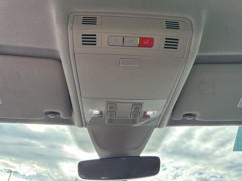 Used 2023 Volkswagen Tiguan SE image 29