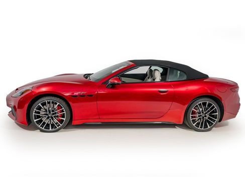 Used 2024 Maserati GranCabrio Trofeo image 5