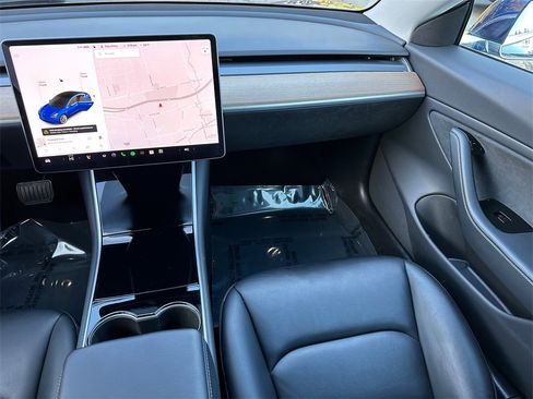 Used 2018 Tesla Model 3 Long Range image 17