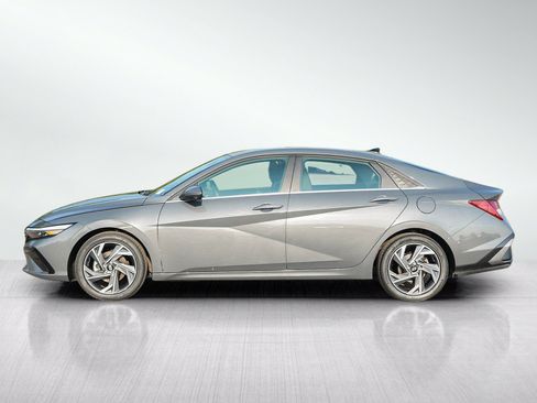 Used 2024 Hyundai Elantra Limited FWD image 2