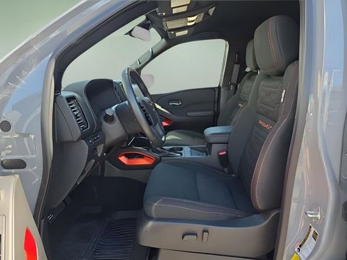 Used 2023 Nissan Frontier PRO-4X w/ Pro Convenience Package image 11