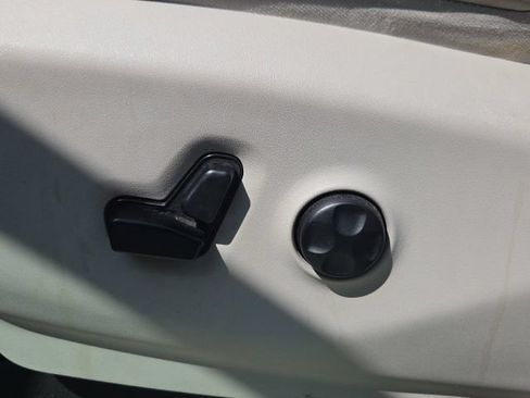 Used 2018 Chrysler Pacifica Limited w/ Advanced Safetytec Group FWD image 30