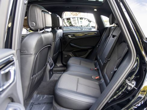 Certified 2025 Porsche Macan image 43