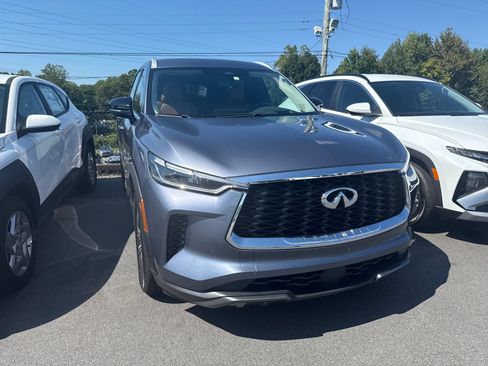 Used 2023 INFINITI QX60 Sensory w/ Vision Package AWD/4WD image 4