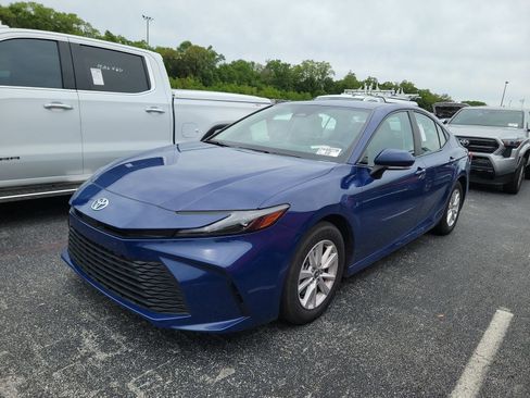 Used 2025 Toyota Camry LE image 2