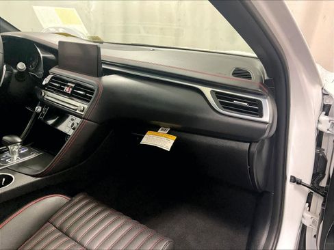 Used 2025 Genesis G70 3.3T Advanced image 13