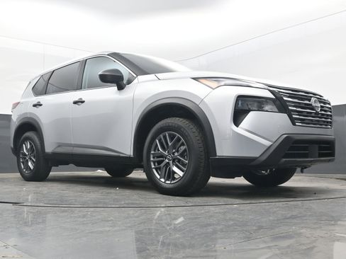 Used 2024 Nissan Rogue S image 24