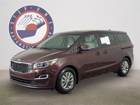 Used 2020 Kia Sedona LX image 2