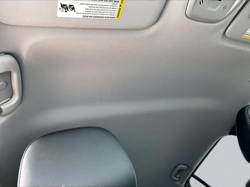 Used 2025 Chevrolet Trax LT FWD image 17