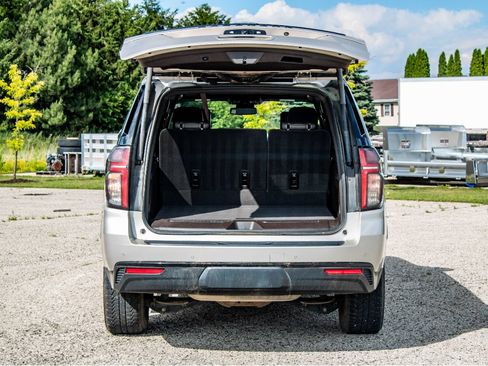 Used 2023 Chevrolet Suburban Z71 w/ Luxury Package AWD/4WD image 7