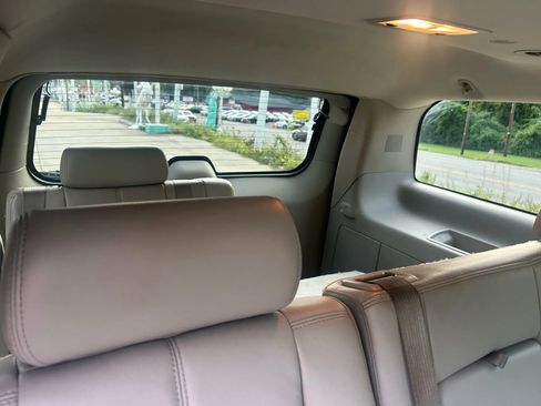 Used 2010 GMC Yukon SLT w/ SLT-2 Equipment Package AWD/4WD image 18