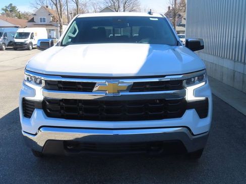 Used 2022 Chevrolet Silverado 1500 LT w/ Convenience Package II AWD/4WD image 11
