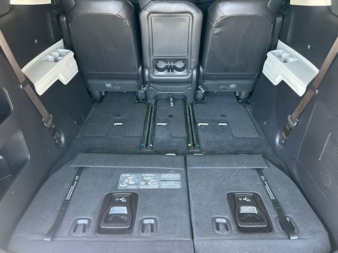 Used 2024 Kia Carnival EX FWD image 26