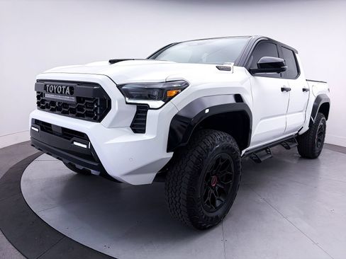 Used 2025 Toyota Tacoma TRD Pro AWD/4WD image 17