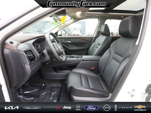 Used 2023 Nissan Rogue SV w/ SV Premium Package image 11