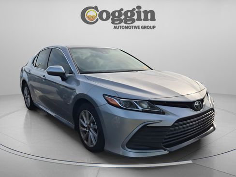 Used 2022 Toyota Camry LE FWD image 6