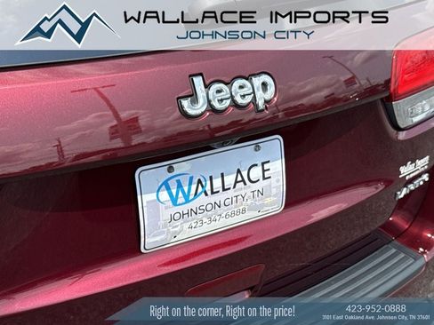 Used 2017 Jeep Grand Cherokee Laredo w/ Quick Order Package 23E AWD/4WD image 10
