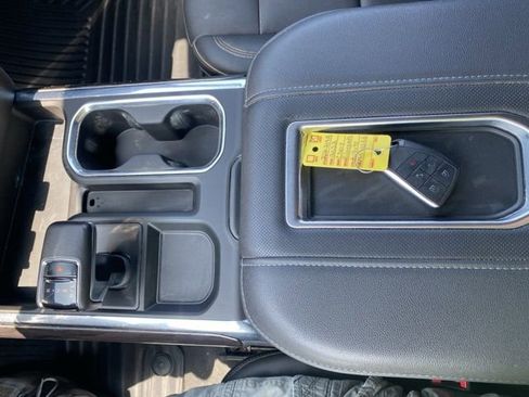 Used 2022 Chevrolet Silverado 1500 LTZ image 24