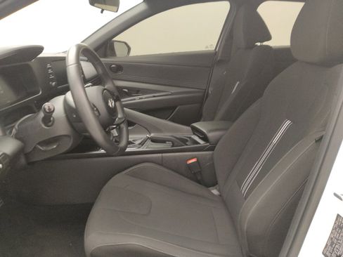 Used 2025 Hyundai Elantra Sport FWD image 17