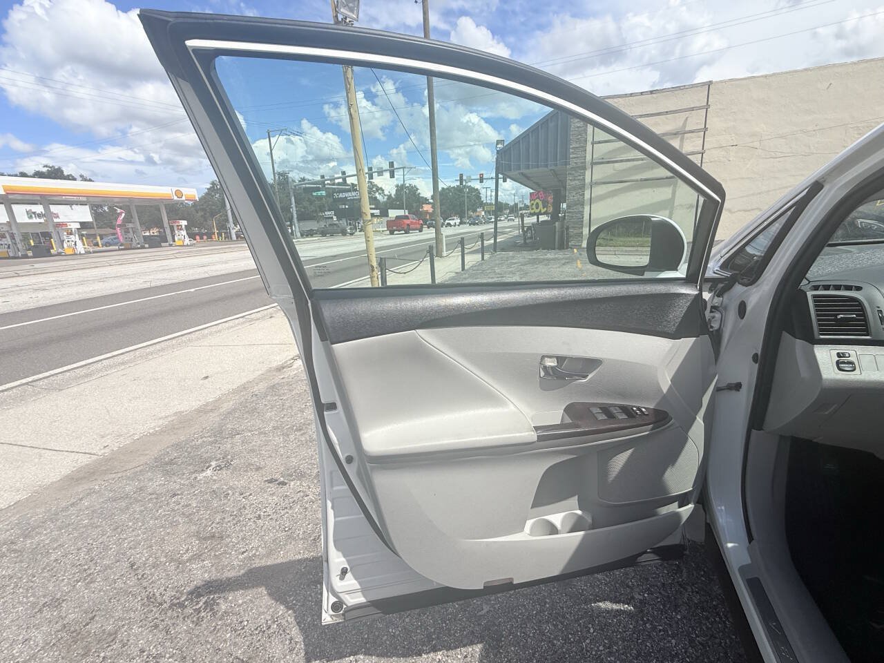 Used 2010 Toyota Venza FWD image 10