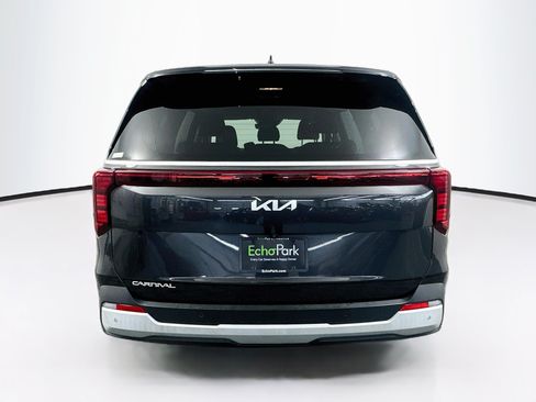 Used 2025 Kia Carnival FWD image 7
