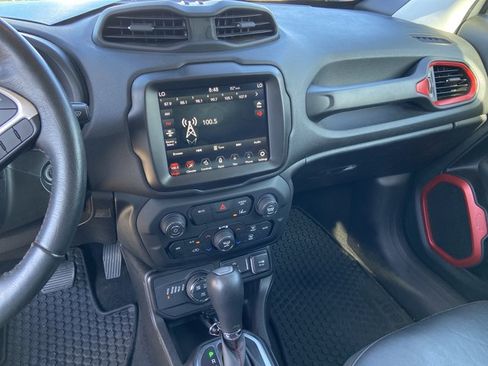 Used 2023 Jeep Renegade Trailhawk w/ Trailhawk Elite Group AWD/4WD image 39