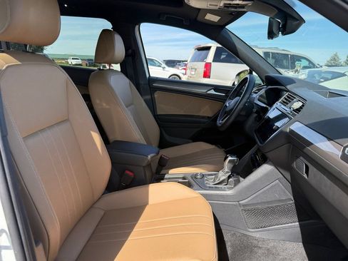 Used 2023 Volkswagen Tiguan SE w/ Panoramic Sunroof Package AWD/4WD image 41