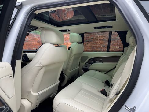 Used 2023 Land Rover Range Rover SE AWD/4WD image 3