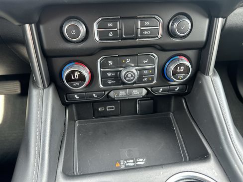 Used 2023 Chevrolet Tahoe Z71 w/ Luxury Package AWD/4WD image 18