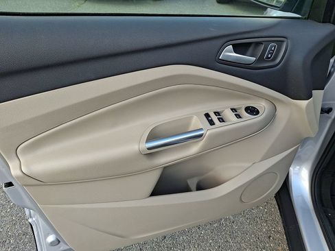 Used 2018 Ford Escape SE FWD image 14