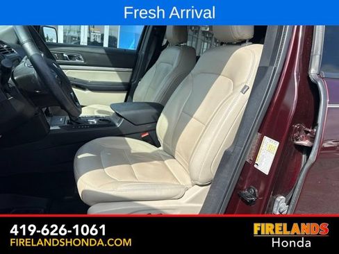 Used 2018 Ford Explorer XLT w/ Equipment Group 202A FWD image 12
