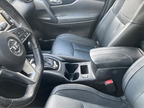 Used 2017 Nissan Rogue Sport SL w/ SL Premium Package image 2