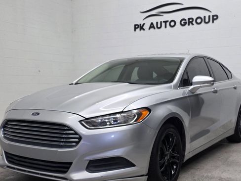 Used 2016 Ford Fusion SE image 2