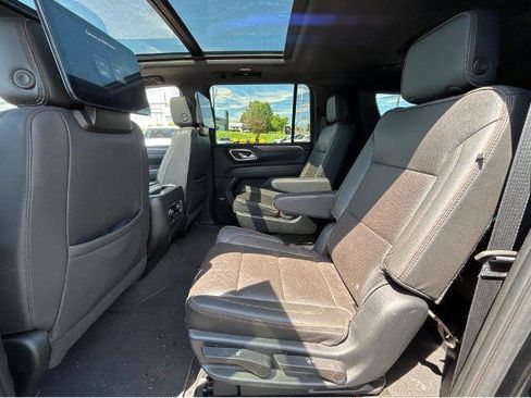 Used 2023 Chevrolet Suburban High Country w/ Advanced Technology Package AWD/4WD image 18