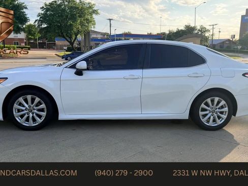Used 2019 Toyota Camry LE image 2
