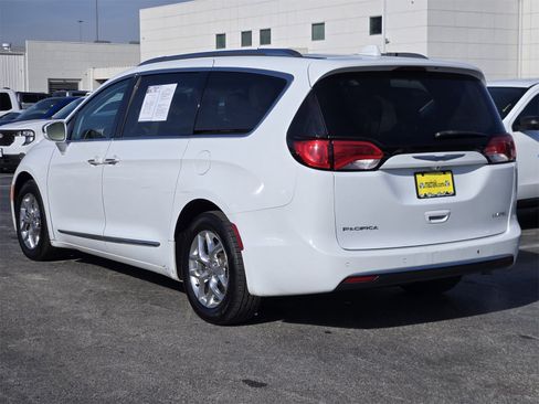 Used 2018 Chrysler Pacifica Limited image 7