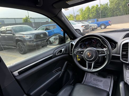 Used 2016 Porsche Cayenne AWD/4WD image 19