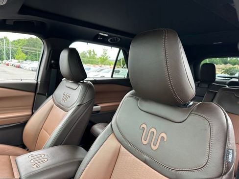 Used 2023 Ford Explorer King Ranch w/ Technology Package AWD/4WD image 14