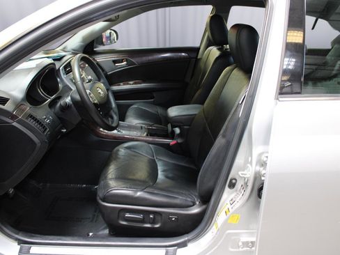 Used 2011 Toyota Avalon FWD image 29