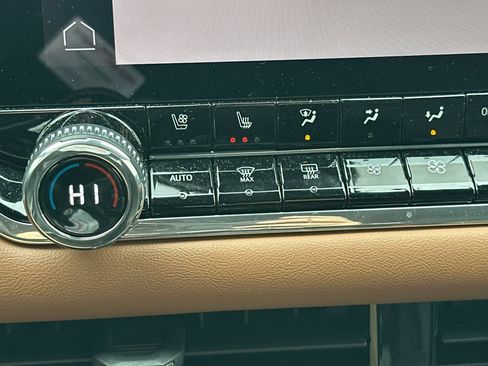 Used 2024 GMC Canyon AT4 w/ LPO, Off Road Lift Package image 28