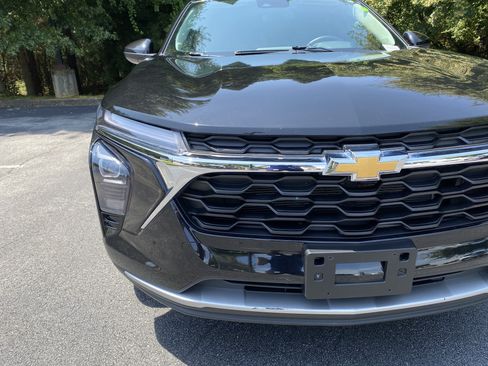 Used 2024 Chevrolet Trax LT w/ LT Convenience Package FWD image 14