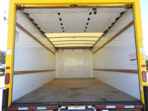 Used 2017 GMC Savana 3500 Extended image 32