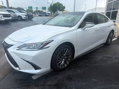 Used 2025 Lexus ES 350 w/ Luxury Package FWD image 4