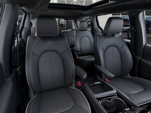 New 2026 Chrysler Pacifica Limited w/ S Appearance Package image 16