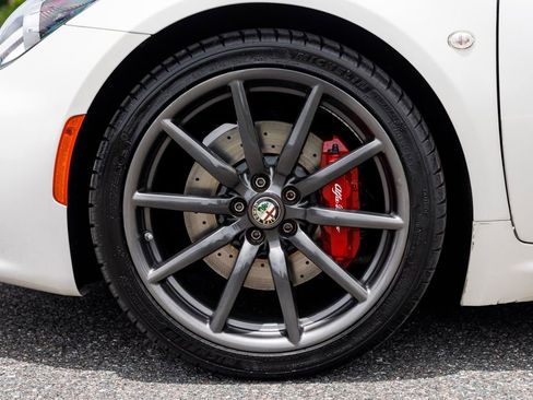 Used 2016 Alfa Romeo 4C Spider w/ Convenience Group - Spider RWD image 31