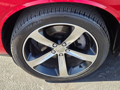 Used 2016 Dodge Challenger R/T Plus RWD image 9