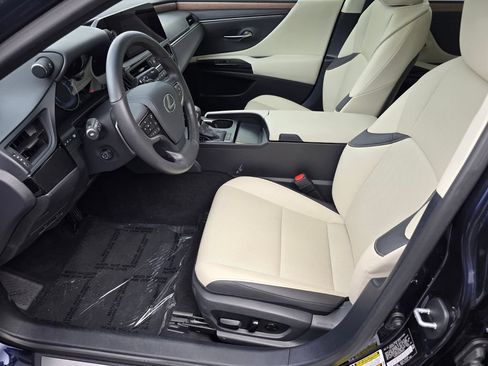 Used 2025 Lexus ES 350 w/ Premium Package FWD image 9