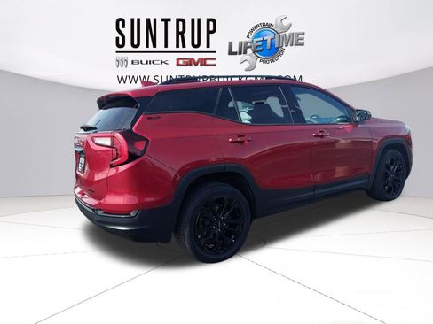 Used 2022 GMC Terrain SLT w/ Elevation Edition image 6