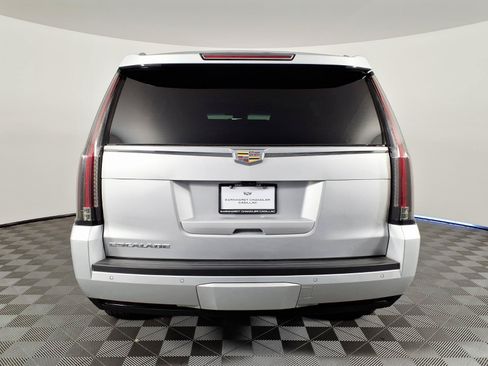 Used 2020 Cadillac Escalade Luxury RWD image 5